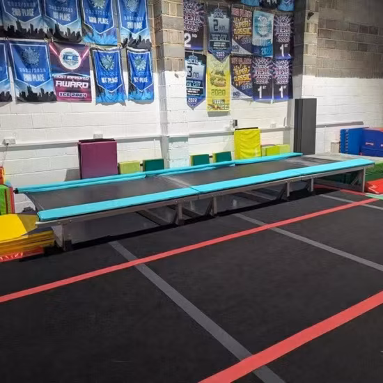 Trampolino gonfiabile ecologico per bambini nel parco fitness di dimensioni personalizzate